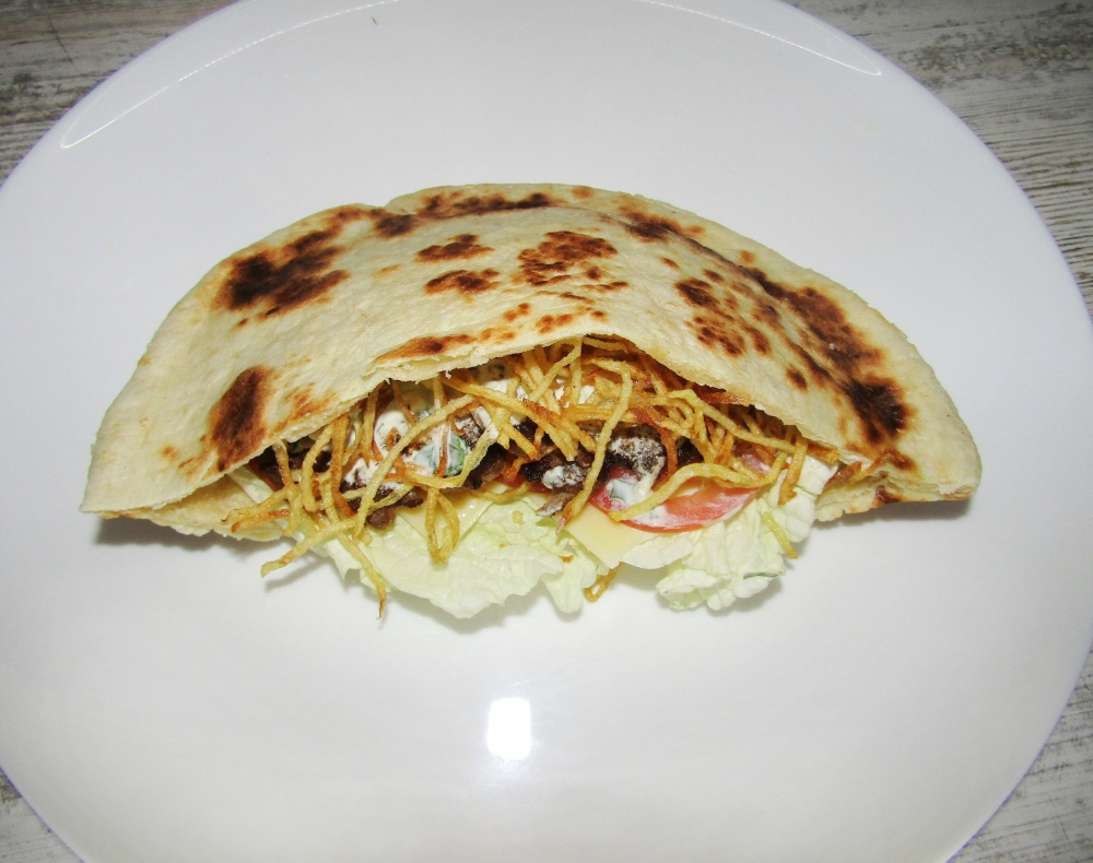 Пита с мясной котлетой